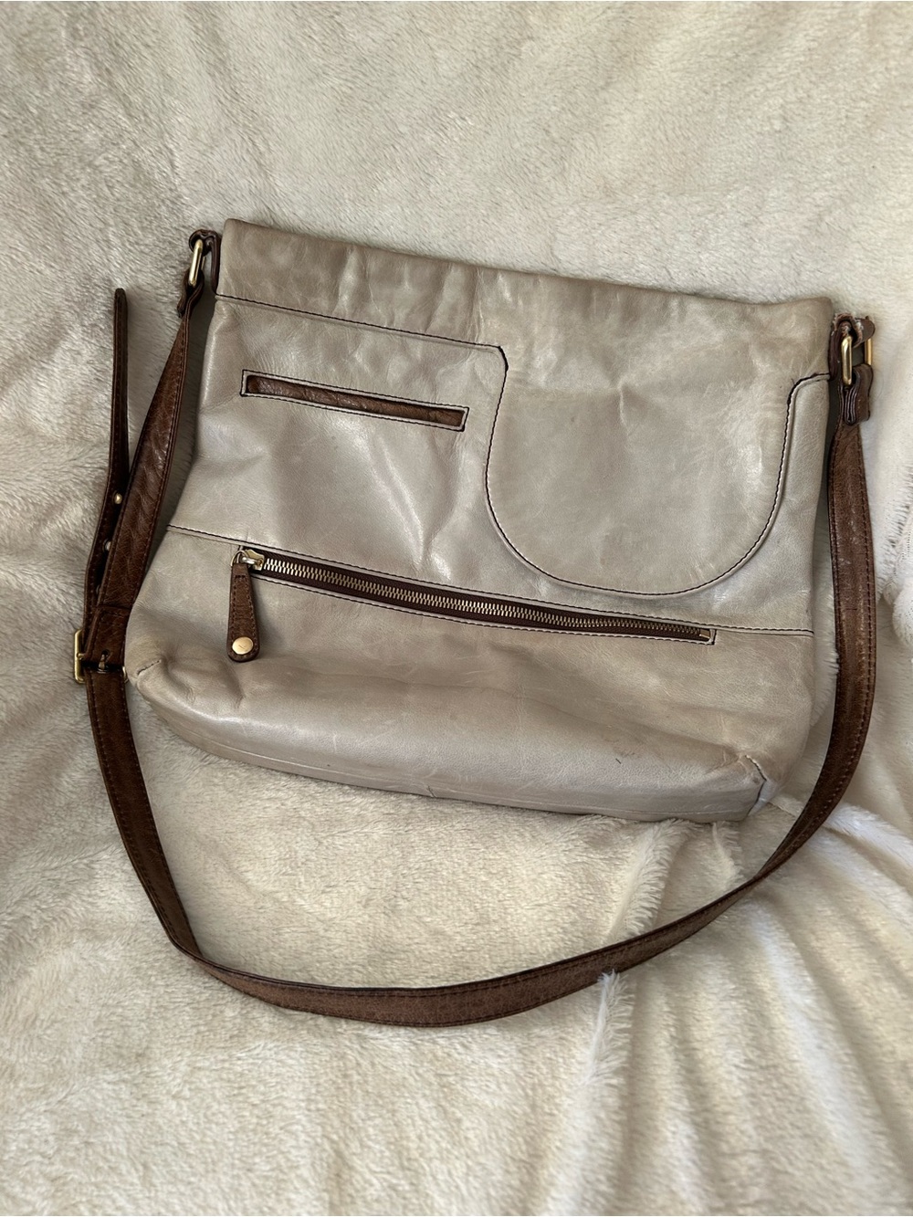 Hobo taupe leather crossbody zip bag multipocket